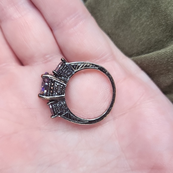 Ring - Picture 1 of 4